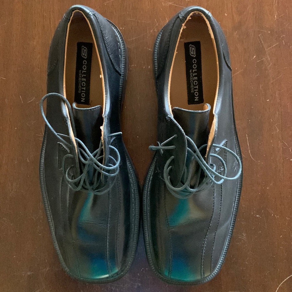 Mens size 10 Collection by Skechers dress shoes. Light signs of wear